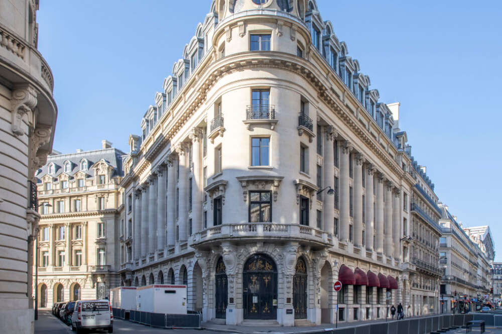 Edificio del hotel de París que Amancio Ortega ha comprado a Derby Hoteles / Arthur Weidmann / Wikipedia