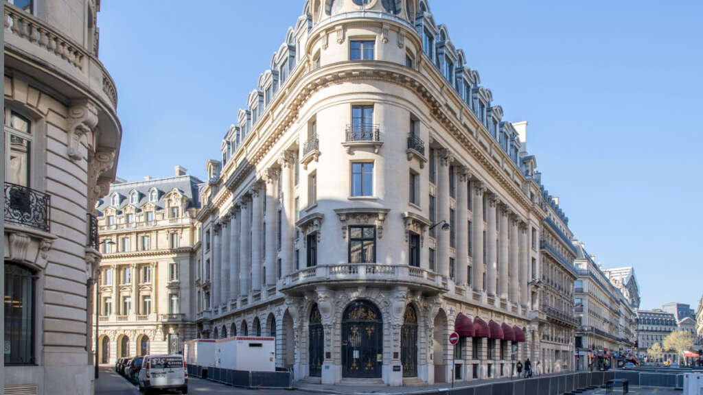 Edificio del hotel de París que Amancio Ortega ha comprado a Derby Hoteles / Arthur Weidmann / Wikipedia