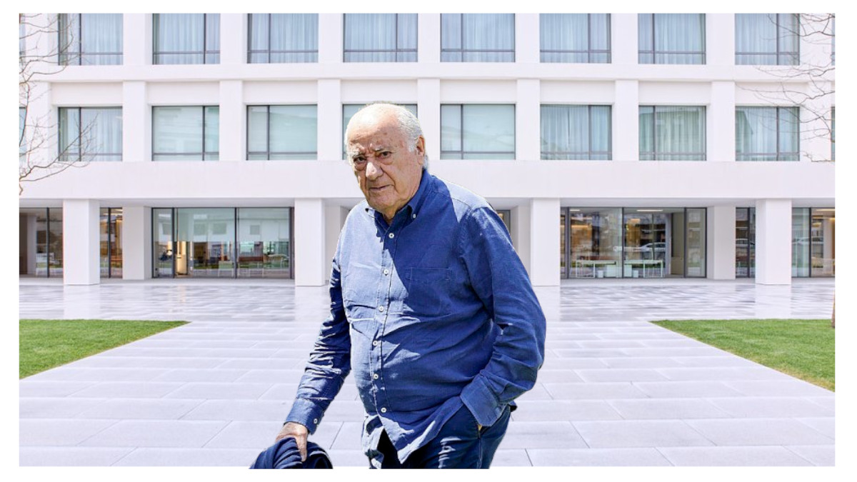 Amancio Ortega frente a una de los centros de ancianos donados por su fundación a la Xunta