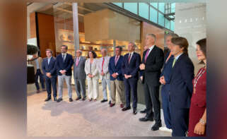 Foto de familia del acto de presentación del Anuario 2025 del Foro Económico