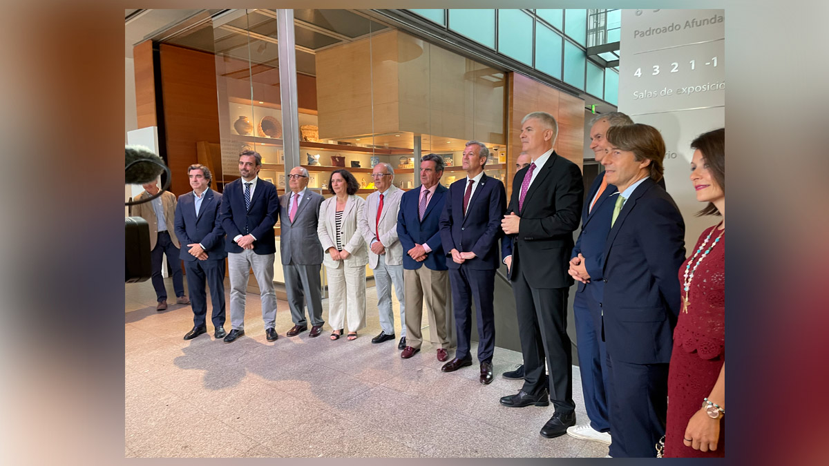 Foto de familia del acto de presentación del Anuario 2025 del Foro Económico