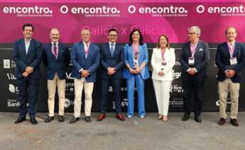 El conselleiro de Emprego, Comercio e Emigración, José González, en el centro, en la inauguración del 'Encontro da Toxa 2025: Galicia: Economía Aberta' organizado por Cesuga y con la presencia, entre otros cargos, del presidente de la patronal, Juan Manuel Vieites, segundo por la derecha