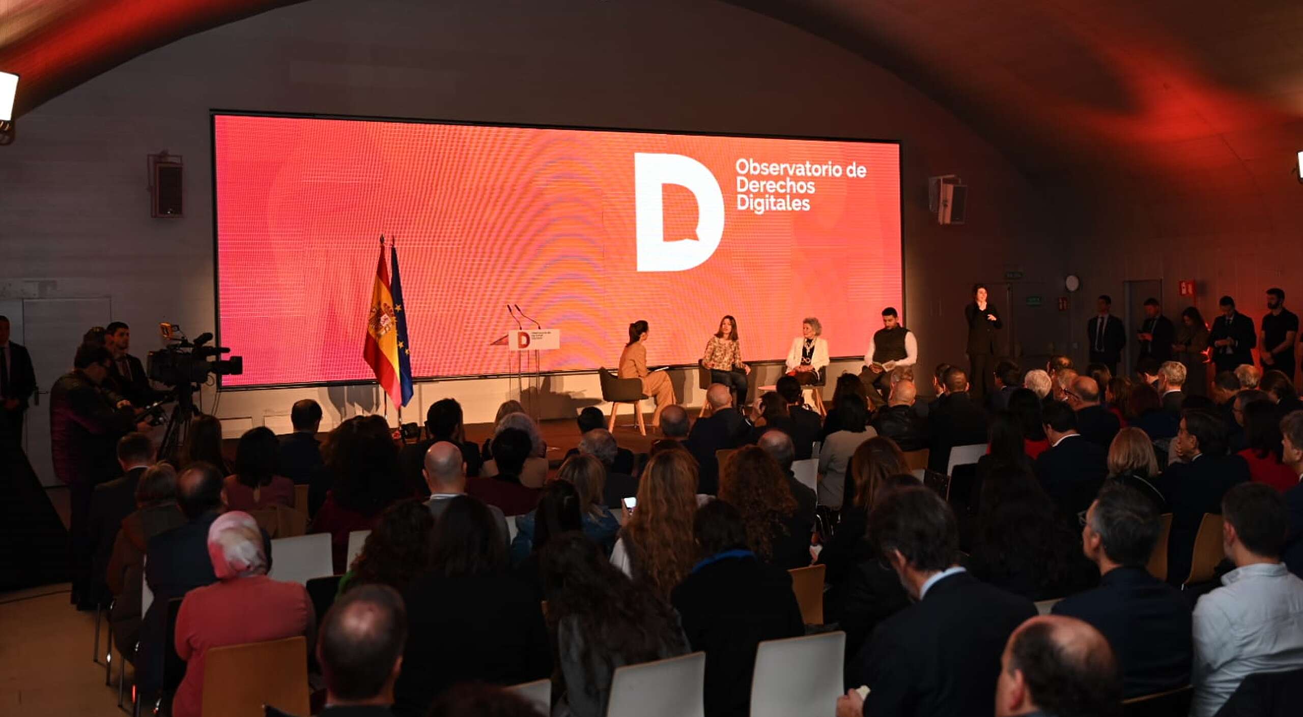 el Gobierno de España ha presentado el Observatorio de Derechos Digitales para asegurar que los derechos de la ciudadanía estén protegidos también en el entorno digital.