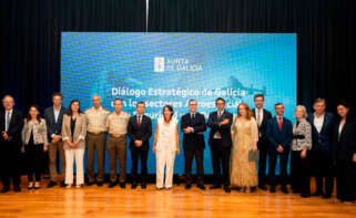 Foto de familia de la jornada sobre el diálogo de la Xunta con el sector de la defensa, la seguridad y el aeroespacial