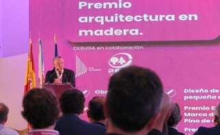 Venancio Salcines entrega, en el marco del foro O Encontro, en A Toxa, los premios Arquitectura en Madera Cesuga-Pino de Galicia