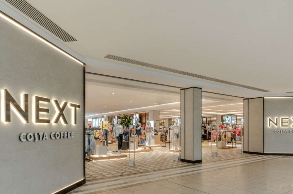 Imagen de la tienda de Next PLC en el centro comercial de Lakeside / Next