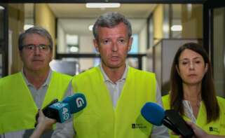 El presidente de la Xunta, Alfonso Rueda, acompañado de la conselleira do Medio Rural, María José Gómez, visita al Centro de Coordinación Operativa (CECOP) de Ourense / Xunta