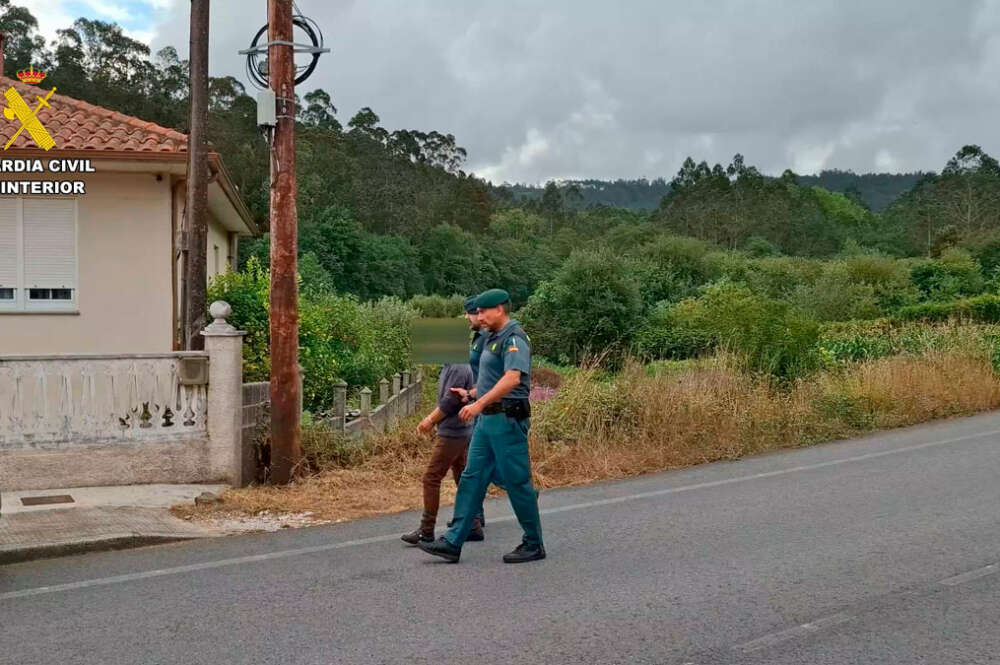Detención en Carballo (A Coruña) de la presunta autora de 11 incendios forestales