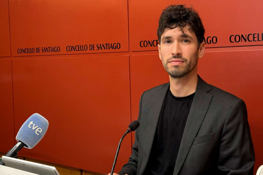 El concejal de Urbanismo del Ayuntamiento de Santiago de Compostela, Iago Lestegás, en rueda de prensa