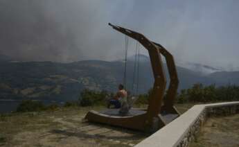 Mirador de Chandrexa de Queixa con columpio y vistas hacia el Macizo Central gallego, a 11 de agosto de 2025, en Chandrexa de Queixa, Ourense, Galicia (España). - Rosa Veiga - Europa Press