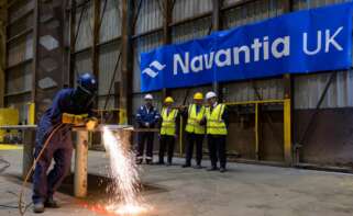 El Secretario de Defensa Escocés, Ian Murray, asistió al inicio de los trabajos para la construcción de la barcaza en el astillero de Navantia en Methil