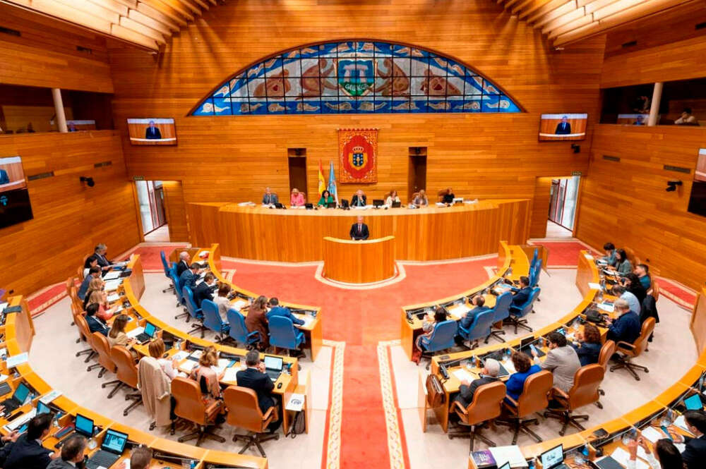 Hemiciclo durante la comaprecencia del presidente de la Xunta, Alfonso Rueda, en el Parlamento gallego