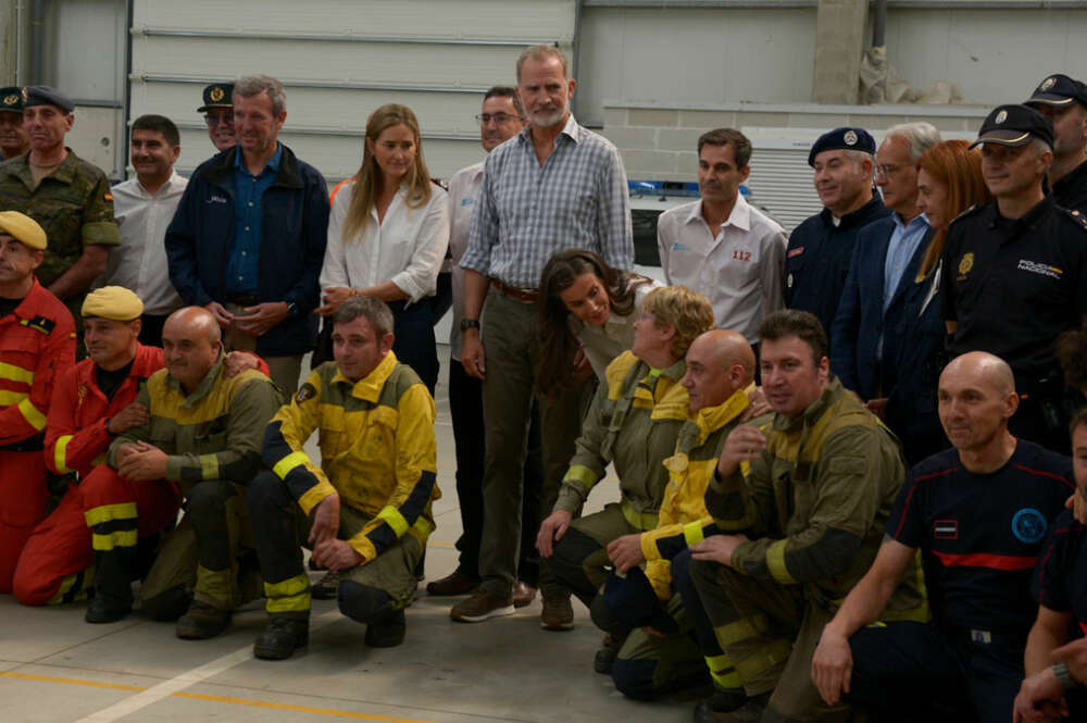 Los Reyes Felipe VI (9i) y Letizia (9d) durante la visita a Ourense, a 28 de agosto de 2025, en Ourense, Galicia (España).