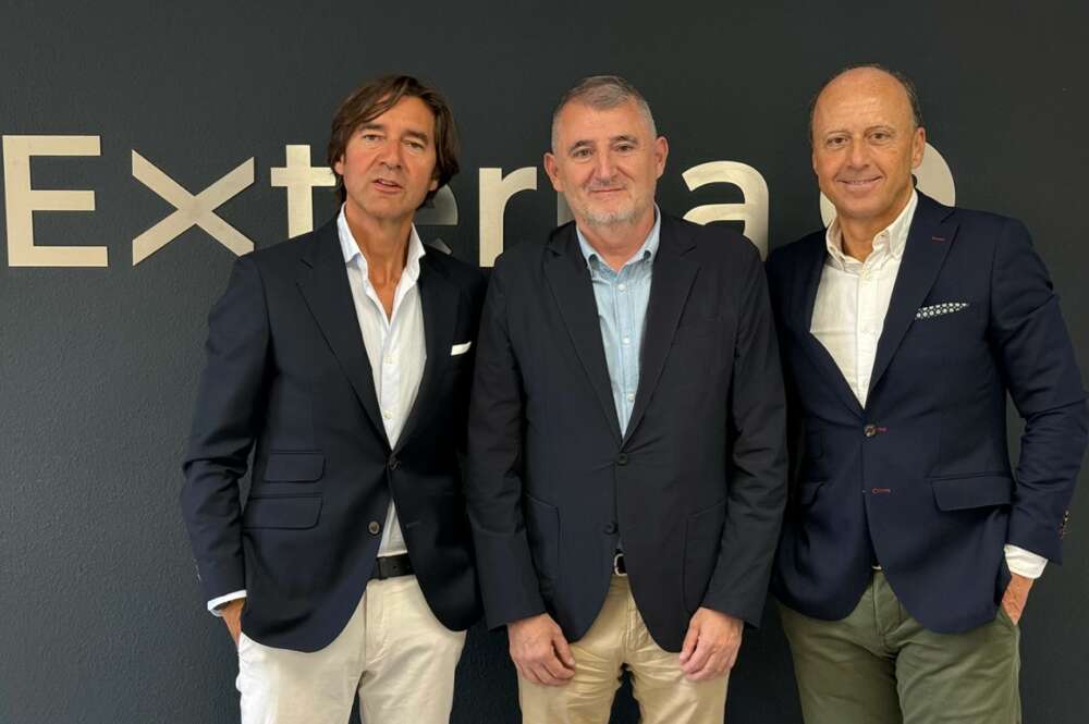 De izquierda a derecha: Pastor López Docampo (CEO de Externa), Fernando J. Duce (director de Externa en Aragón) y Fernando Berdugo (director general de Externa) / Externa