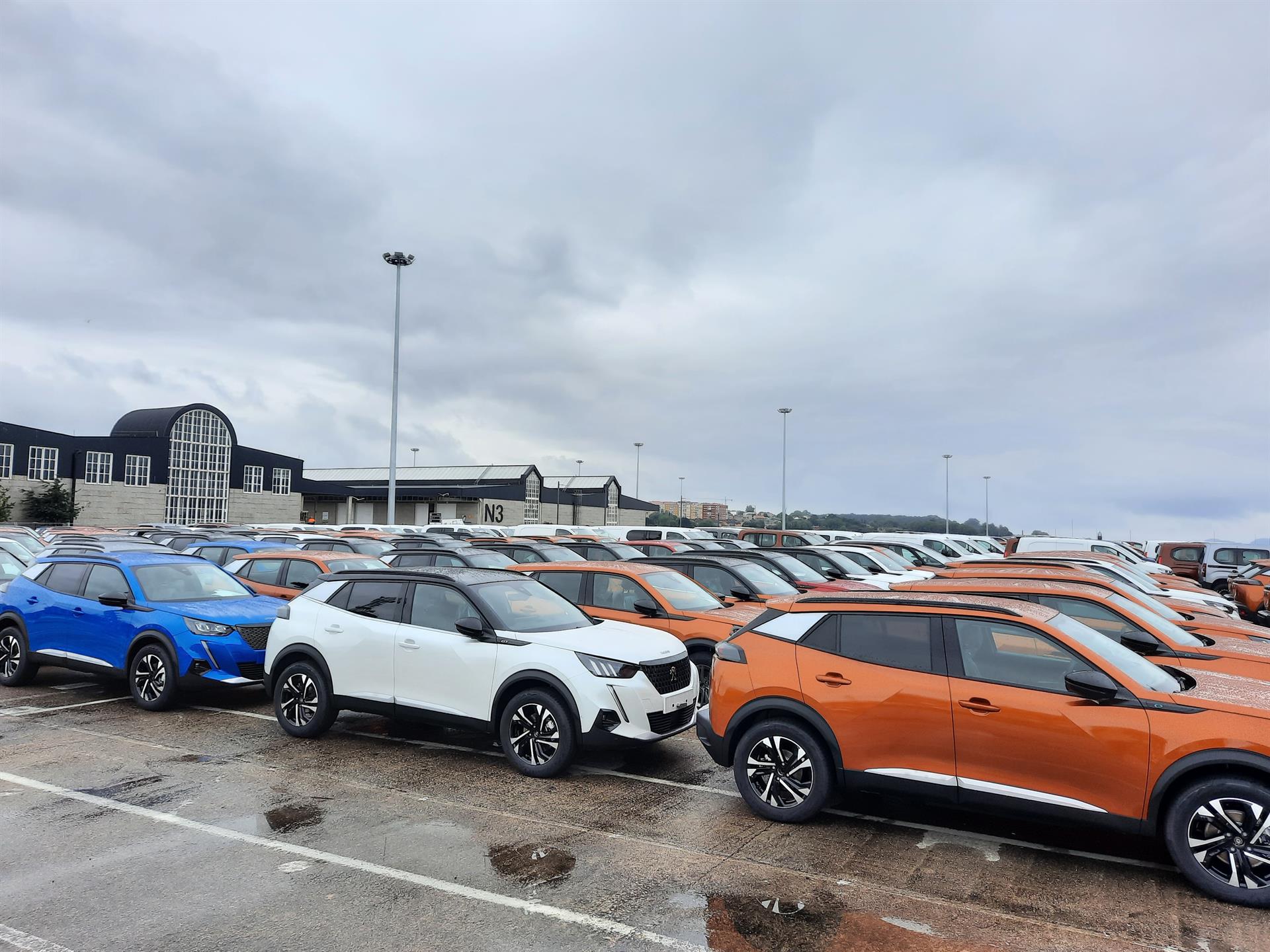 Acumulación de coches de Stellantis en el Puerto de Vigo / Europa Press