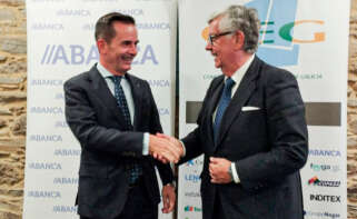 El director general Comercial de Abanca, Gabriel González Eiroa, y el presidente de la CEG, Juan Manuel Vieites, con motivo de la firma de un convenio - ABANCA