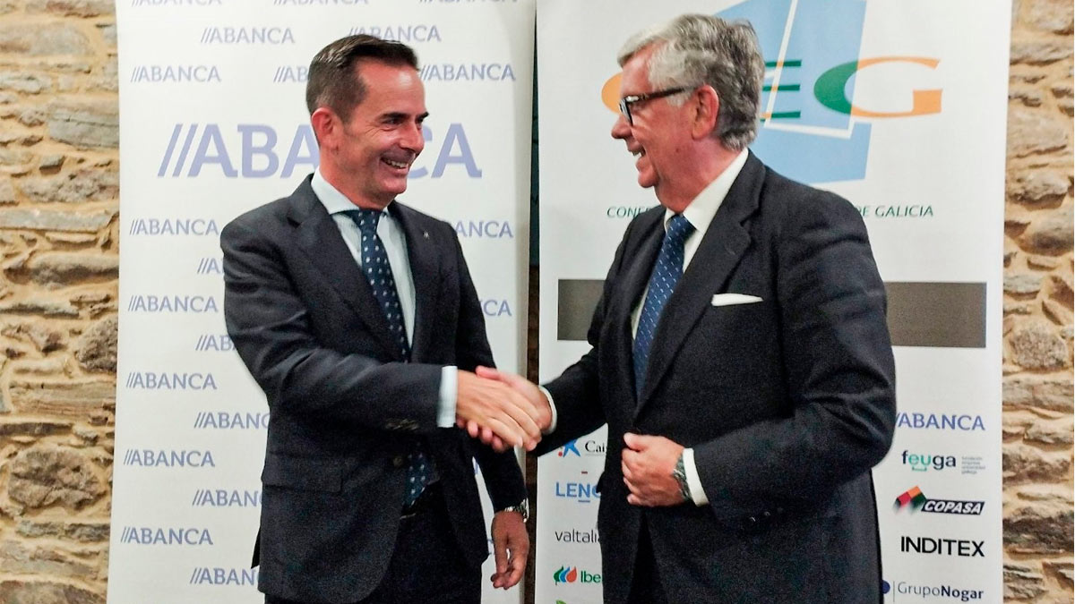 El director general Comercial de Abanca, Gabriel González Eiroa, y el presidente de la CEG, Juan Manuel Vieites, con motivo de la firma de un convenio - ABANCA