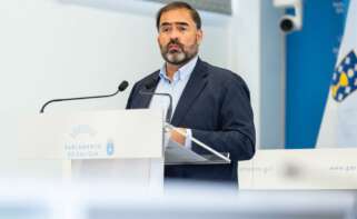 El portavoz del PPdeG en el Parlamento, Alberto Pazos, comparece tras la junta de portavoces. - PPDEG