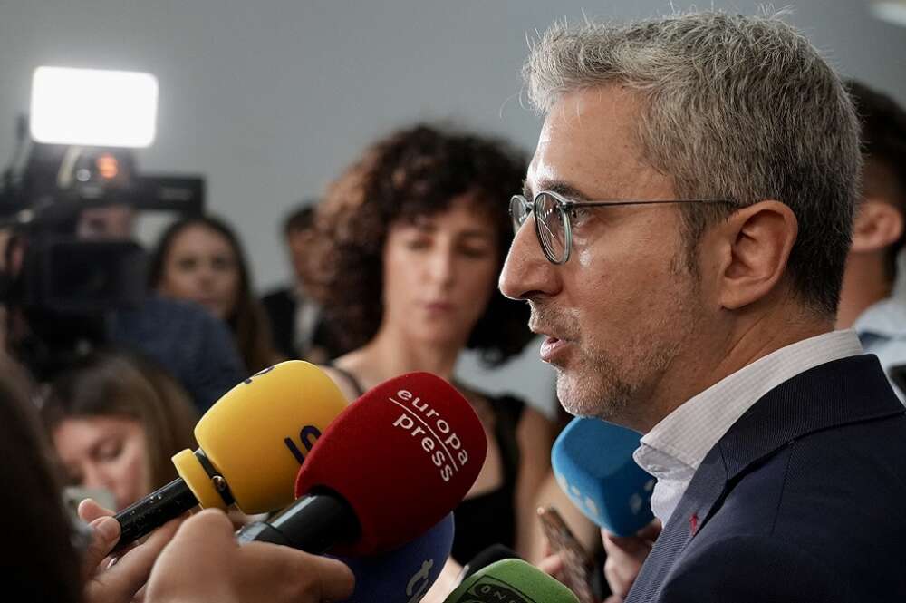 El secretario de Estado de Política Territorial, Arcadi España, ofrece declaraciones a la prensa tras la reunión con el sector de los ascensores, en la sede de la Federación Empresarial Metalúrgica Valenciana (FEMEVAL), a 20 de junio de 2025, en Valencia, Comunidad Valenciana (España). Este encuentro se da para tratar la reciente modificación de la normativa de los elevadores en la zona afectada por la dana. Eduardo Manzana / Europa Press 20 JUNIO 2025;ASCENCOVAL 20/6/2025