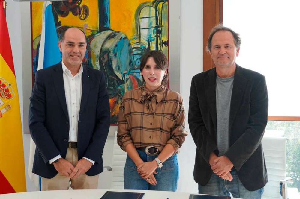 La conselleira de Economía e Industria, María Jesús Lorenzana, en la firma del convenio de colaboración con la Fundación Arume