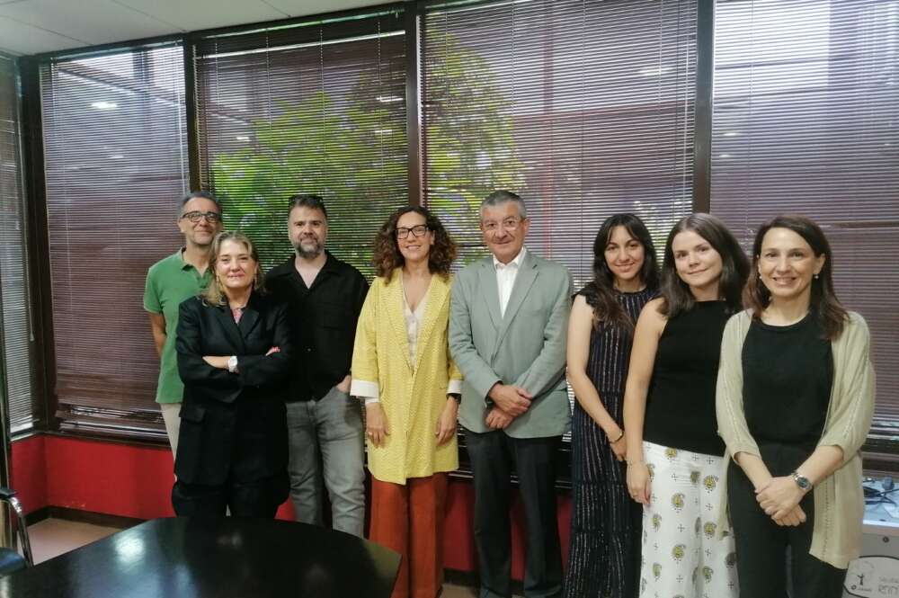 Inmaculada Rodríguez, directora de Unirisco, junto al equipo de Batea Oncology