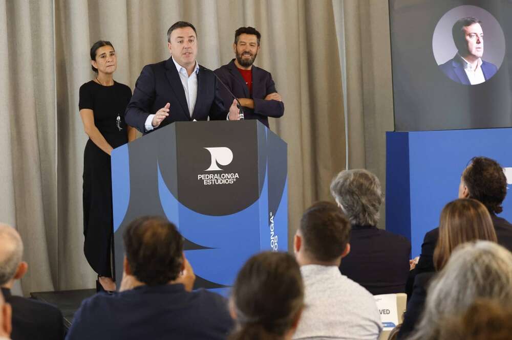 El presidente de la Deputación da Coruña, Valentín González Formoso, presenta en San Sebastián el CEI, Coruña Estudio Inmersivo, el mayor estudio de producción virtual de España