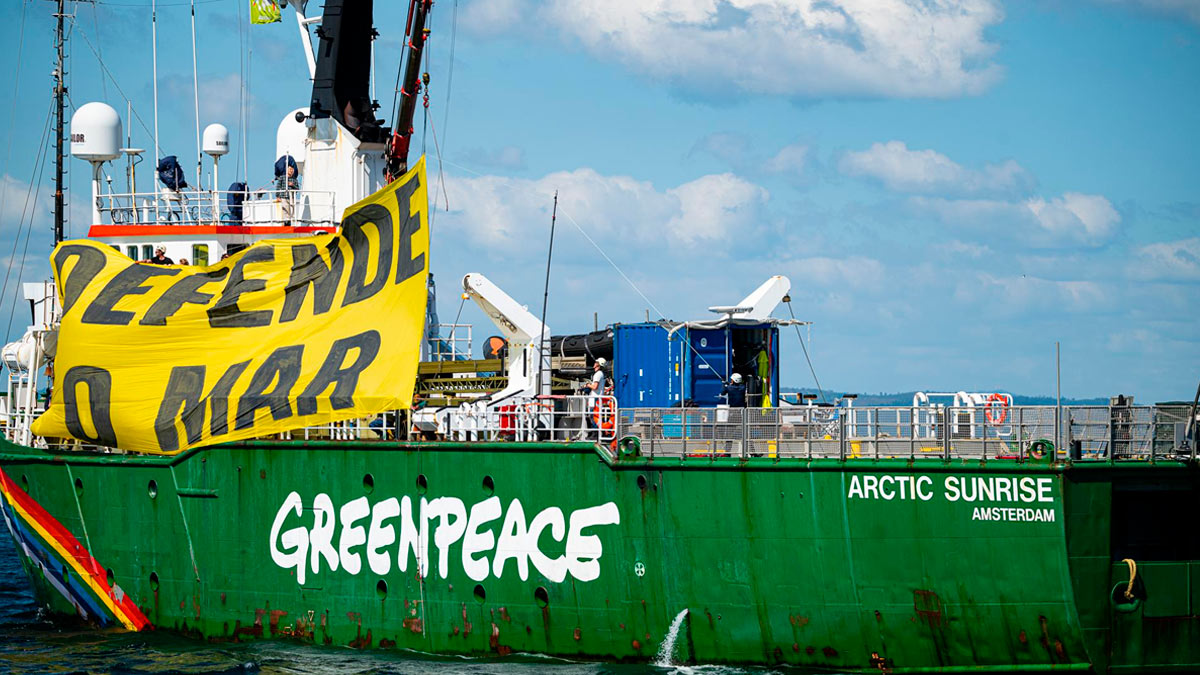 El barco de Greenpeace, Artic Sunrise