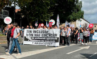 Una manifestación recorre las calles de Santiago de Compostela para pedir "menos recortes" en educación, a 13 de septiembre de 2025.