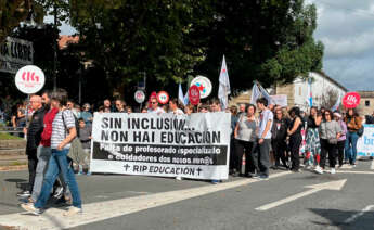 Una manifestación recorre las calles de Santiago de Compostela para pedir "menos recortes" en educación, a 13 de septiembre de 2025.