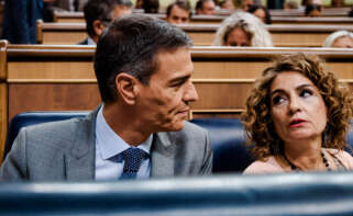 El presidente del Gobierno, Pedro Sánchez y la vicepresidenta primera y ministra de Hacienda, María Jesús Montero