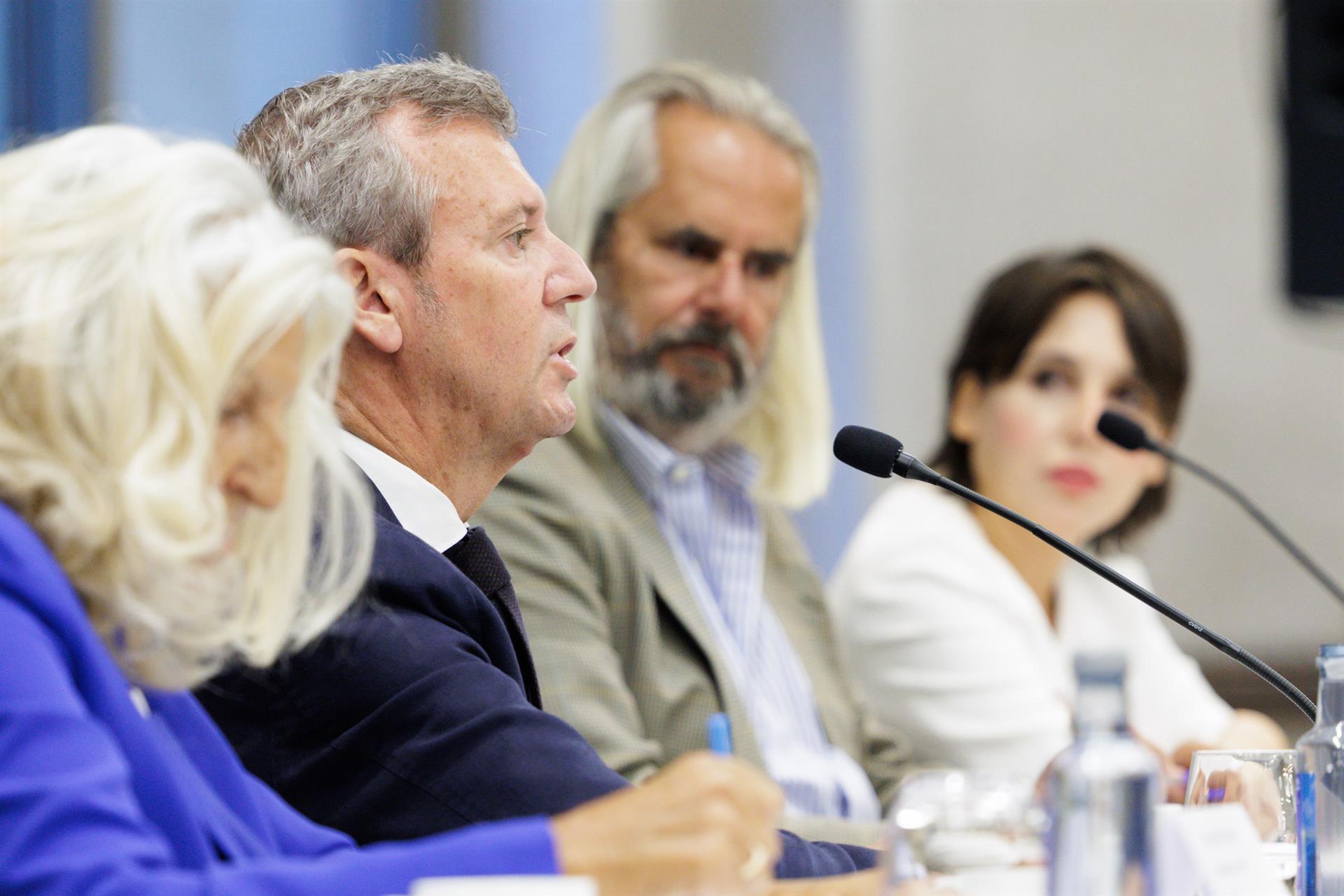 El presidente de la Xunta, Alfonso Rueda, participa en Vigo en una tribuna-coloquio organizada por la Asociación-Clúster de Empresas de Ingeniería, Consultoría y Servicios Tecnológicos de Galicia (AGEINCO). - DAVID CABEZÓN @ XUNTA