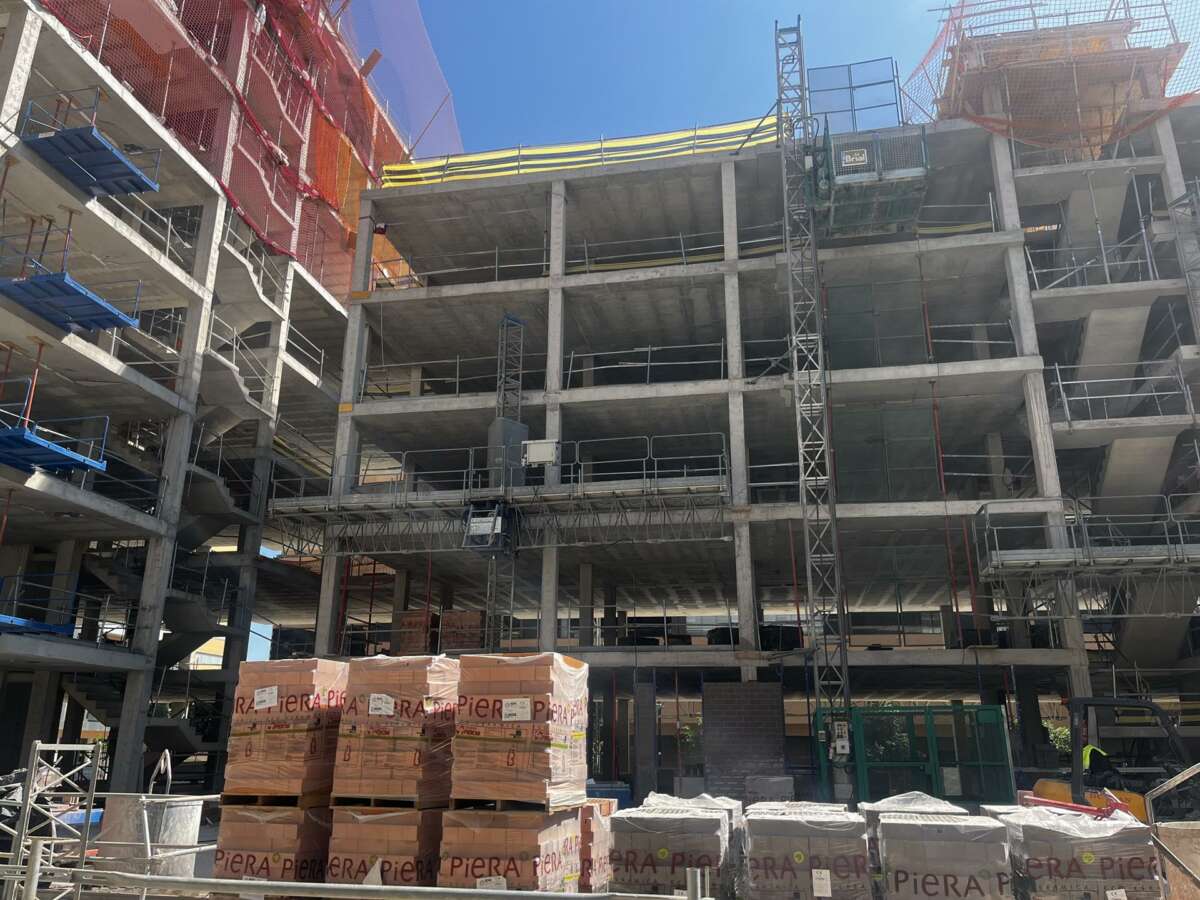 Imagen de archivo de un bloque de viviendas en construcción / Europa Press
