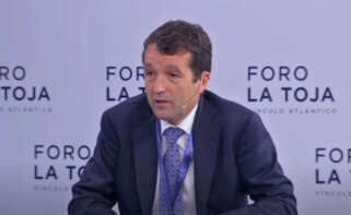 El presidente de Indra, Ángel Escribano, durante su intervención en el Foro La Toja - Vínculo Atlántico