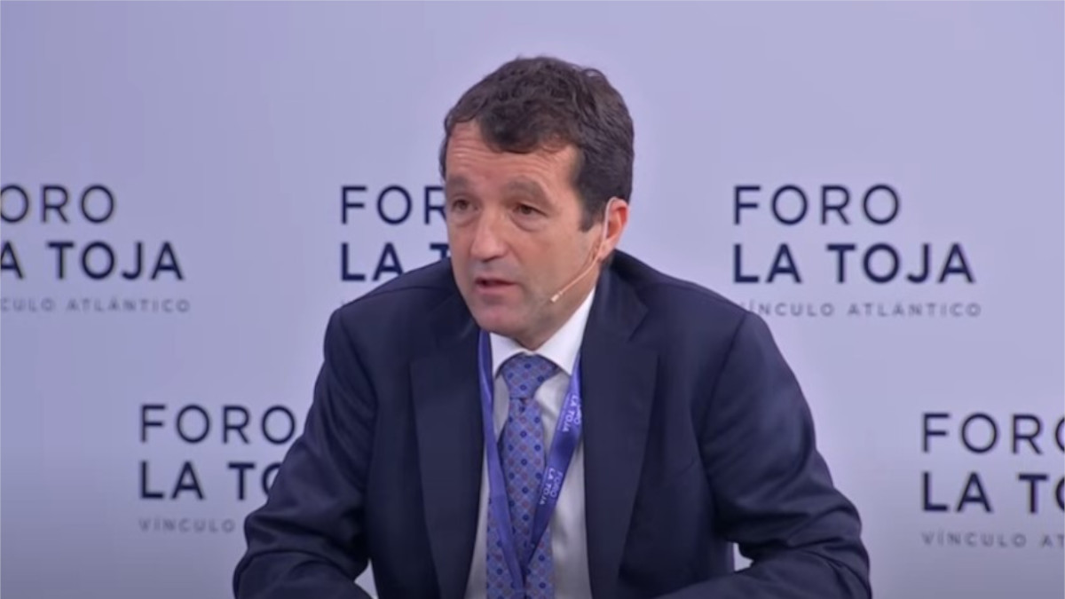 El presidente de Indra, Ángel Escribano, durante su intervención en el Foro La Toja - Vínculo Atlántico