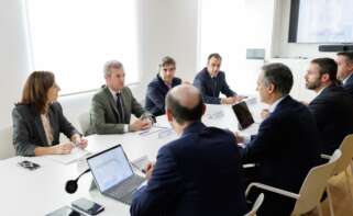 Imagen de la reunión de Javier Goñi, CEO de Exolum, con el presidente de la Xunta, Alfonso Rueda, la conselleira de Medio Ambiente, Ángeles Vázquez, y el presidente de la Autoridad Portuaria de A Coruña, Martín Fernández Prado / Xunta