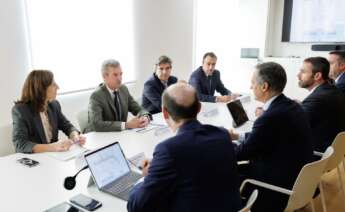 Imagen de la reunión de Javier Goñi, CEO de Exolum, con el presidente de la Xunta, Alfonso Rueda, la conselleira de Medio Ambiente, Ángeles Vázquez, y el presidente de la Autoridad Portuaria de A Coruña, Martín Fernández Prado / Xunta