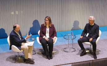 Alfredo Ramos, consejero de APD Noroeste y director en Galicia de R y MasOrange, mantuvo una conversación con Alba Budiño, cofundadora de Zebra Brain, y Juan Carlos Pérez, fundador de Aldealista durante el I Gran Foro de Innovación y Emprendimiento organizado por APD / R Cable