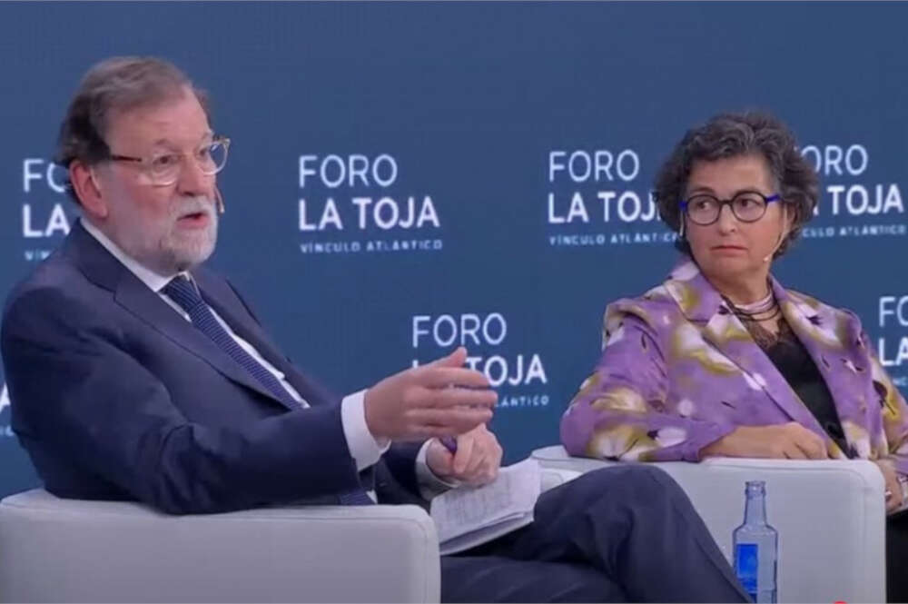 El expresidente del Gobierno, Mariano Rajoy, junto a la exministra de Asuntos Exteriores, Arancha González Laya, durante su participación en la séptima edición del Foro La Toja Vínculo Atlántico