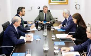 Imagen del primer ejecutivo de Aena, Maurici Lucena, en su reunión con el presidente del a Xunta de Galicia, Alfonso Rueda / David Cabezón