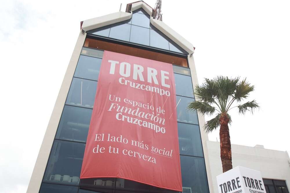 Inauguración de Torre Cruzcampo. A 15 de octubre de 2024, en Sevilla (Andalucía, España). Nace en Sevilla Torre Cruzcampo, unas nuevas instalaciones destinadas a mejorar la formación y la empleabilidad puestas en marcha por la Fundación Cruzcampo y la Cámara de Comercio sevillana en la sede de la Fundación Cruzcampo. A la inauguración ha asistido entre otros la consejera de Empleo, Empresa y Trabajo Autónomo, Rocío Blanco, el presidente de Heineken España, Etienne Strijp, y el alcalde de Sevilla, José Luis Sanz. Rocío Ruz / Europa Press