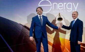 Alberto Hernández Poza, consejero delegado y cofundador de la empresa, y Abel Martín Sánchez, consejero ejecutivo y cofundador, tocan la campana tras el debut de la compañía en bolsa en el año 2022 / BME