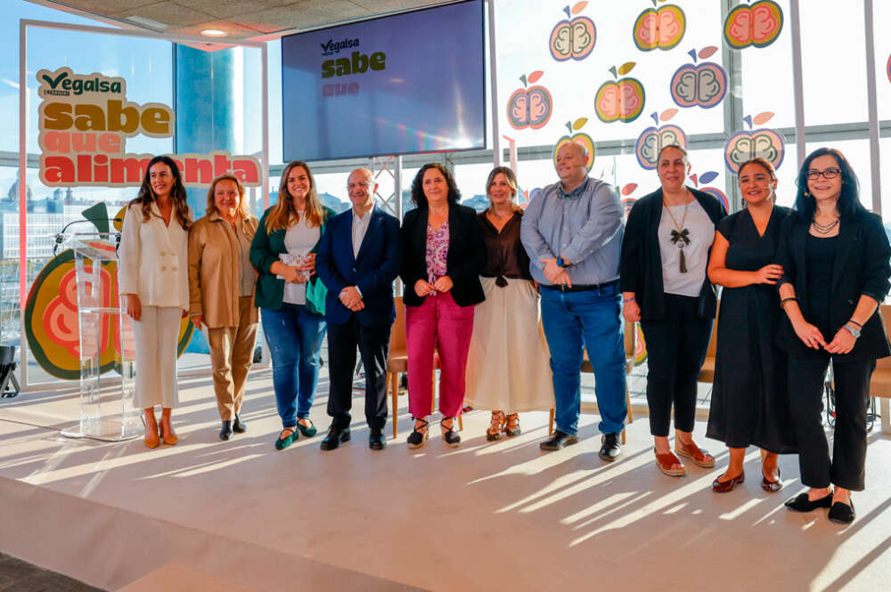 Foto de familia de la 'V Jornada de Alimentación Saludable' organizada por Vegalsa-Eroski