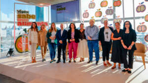 Foto de familia de la 'V Jornada de Alimentación Saludable' organizada por Vegalsa-Eroski