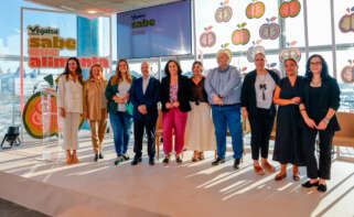 Foto de familia de la 'V Jornada de Alimentación Saludable' organizada por Vegalsa-Eroski