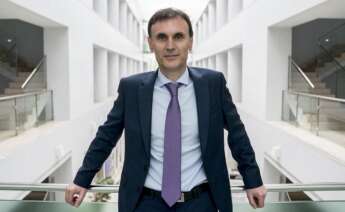 El físico Jorge Mira Pérez recibe el premio COSCE a la Difusión de la Ciencia 2023