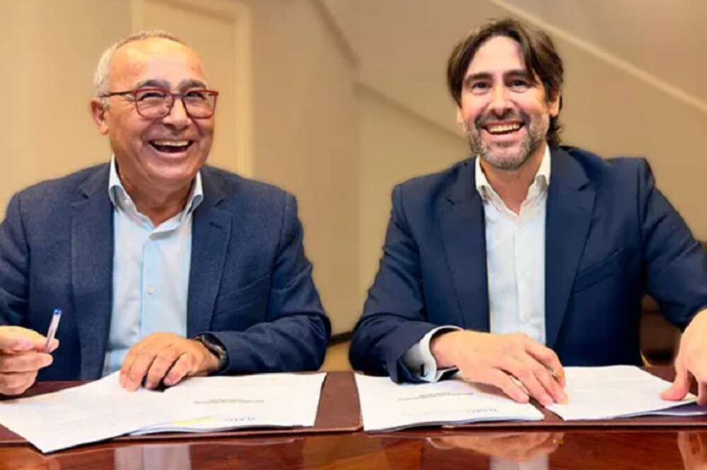 Recursos Minerales de Galicia, la promotora de la mina de Doade, incorporó a Recursos de Galicia a su capital social. En la foto, José Manuel Saldaña, CEO del Grupo Samca, y Emilio Bruquetas, consejero delegado de la utility de la Xunta de Galicia y grandes grupos privados de la comunidad