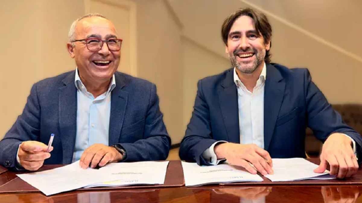 Recursos Minerales de Galicia, la promotora de la mina de Doade, incorporó a Recursos de Galicia a su capital social. En la foto, José Manuel Saldaña, CEO del Grupo Samca, y Emilio Bruquetas, consejero delegado de la utility de la Xunta de Galicia y grandes grupos privados de la comunidad