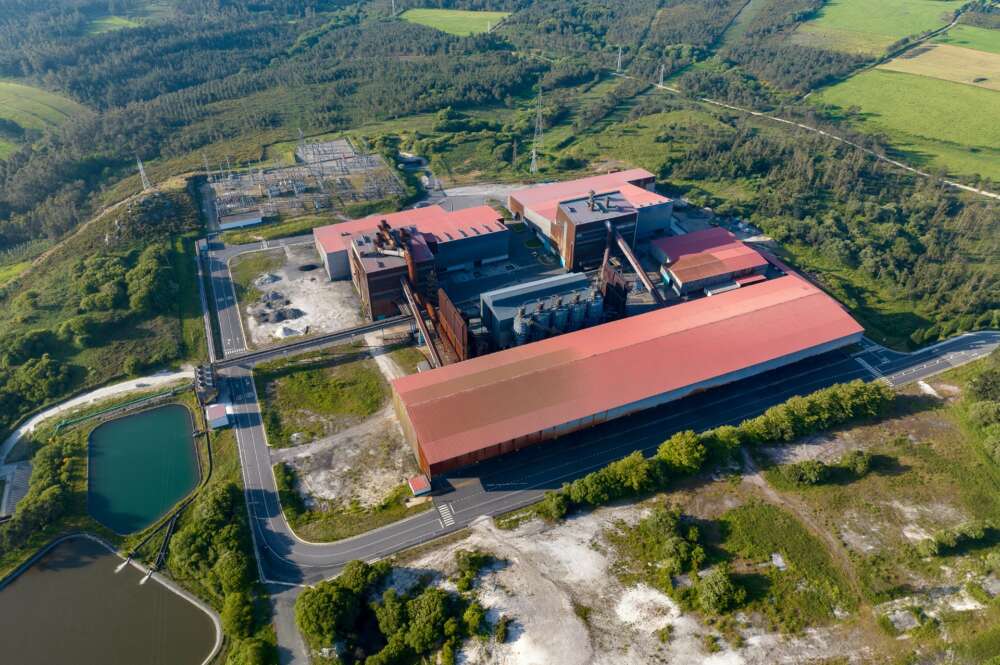 Fábrica de Xeal en Dumbría, donde instalará su nueva planta de carbón vegetal