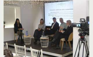 Paula Rodríguez Beirán, directora de Telefónica en Galicia y Asturias; Alfonso del Portillo, director de Agrobank Norte; Miguel Rodríguez Méndez, catedrático de Economía Aplicada en la Universidad de Vigo y Ramón Huidobro, secretario general del Consello Regulador de la DO Rías Baixas, conversan sobre Innovación, cadena de valor y sostenibilidad en el rural.