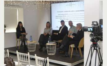 Paula Rodríguez Beirán, directora de Telefónica en Galicia y Asturias; Alfonso del Portillo, director de Agrobank Norte; Miguel Rodríguez Méndez, catedrático de Economía Aplicada en la Universidad de Vigo y Ramón Huidobro, secretario general del Consello Regulador de la DO Rías Baixas, conversan sobre Innovación, cadena de valor y sostenibilidad en el rural.